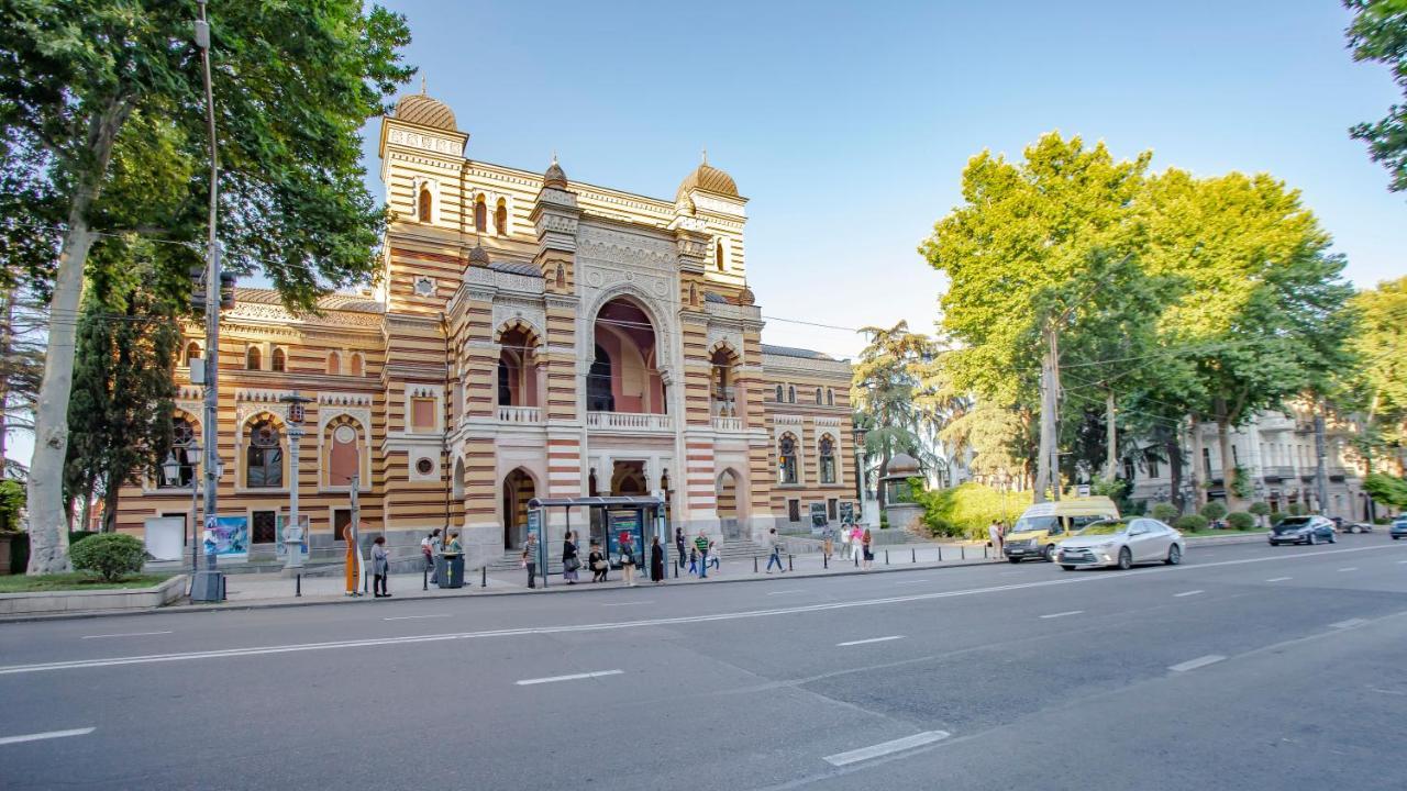 Апартаменты Near The Opera Тбилиси Экстерьер фото