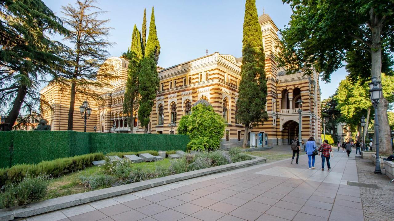 Апартаменты Near The Opera Тбилиси Экстерьер фото