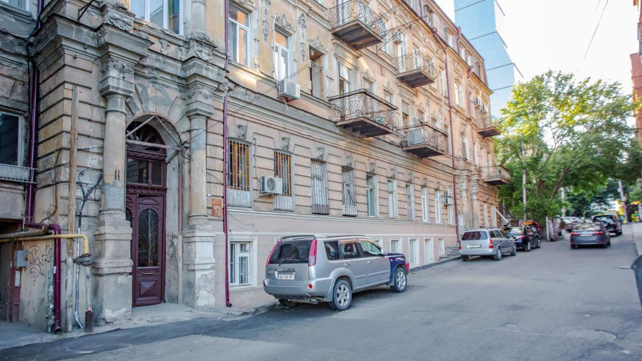 Апартаменты Near The Opera Тбилиси Экстерьер фото